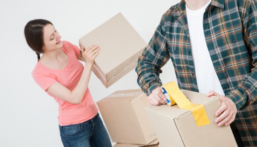 Benefits of using a moving truck in West Kensington
